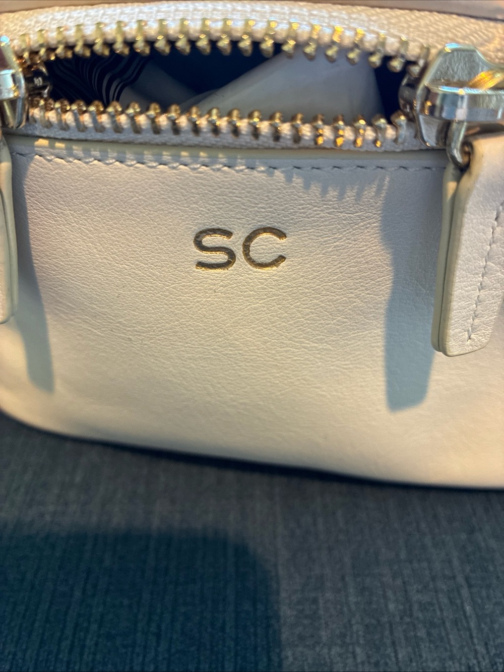 Leatherology Maddie Micro Train Case Crossbody in ivory leather - Picture 2 of 9